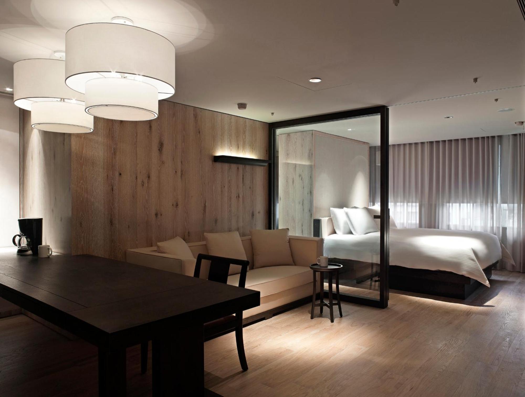 Royal One-Bedroom Apartment,684684150:JPEG
